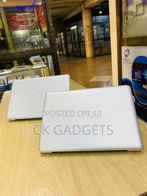 Laptop Apple MacBook Pro 4GB Intel Core I5 SSD 500GB