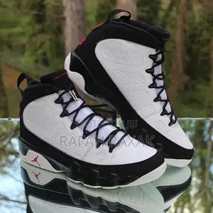 Original Black/White Air Jordan 9 Retro Sneaker
