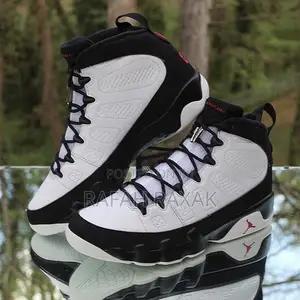 Original Black/White Air Jordan 9 Retro Sneaker