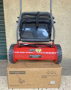 Manual Lawnmower/ Push Grass Cutter