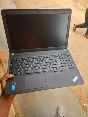 Laptop Lenovo ThinkPad Edge E540 4GB Intel Core I3 HDD+SSD 320GB