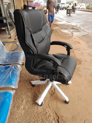 Stainless Steel Legs Office Chair With Black Colour Arms
