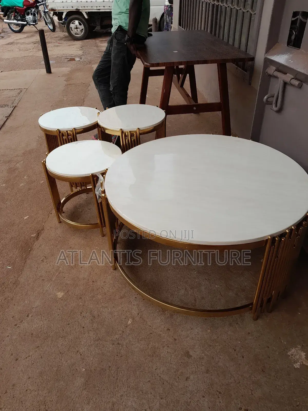 White and Gold Standard Round Tables