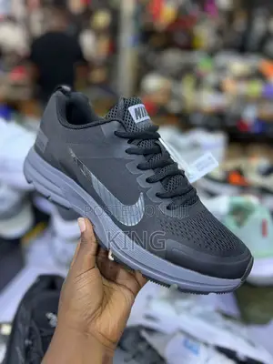 Nike Zoom Trainers. Black