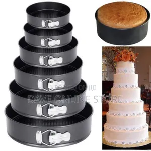 6 Pieces of Non-Stick Cake Mould Pans - Black.