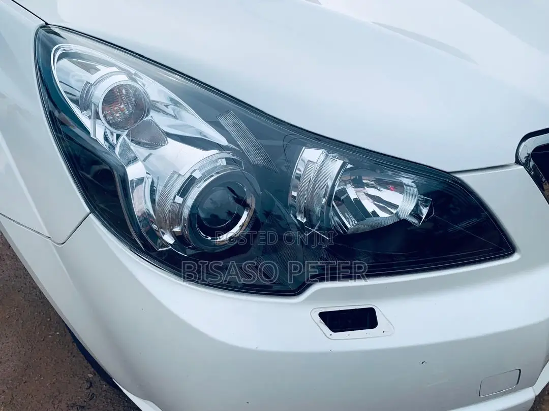 Subaru Outback 2.5i Premium 2012 White