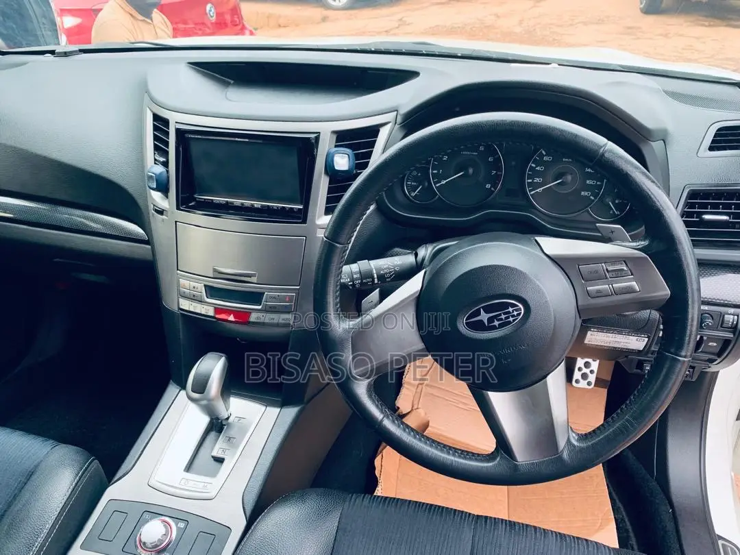 Subaru Outback 2.5i Premium 2012 White