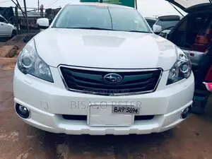 Subaru Outback 2.5i Premium 2012 White