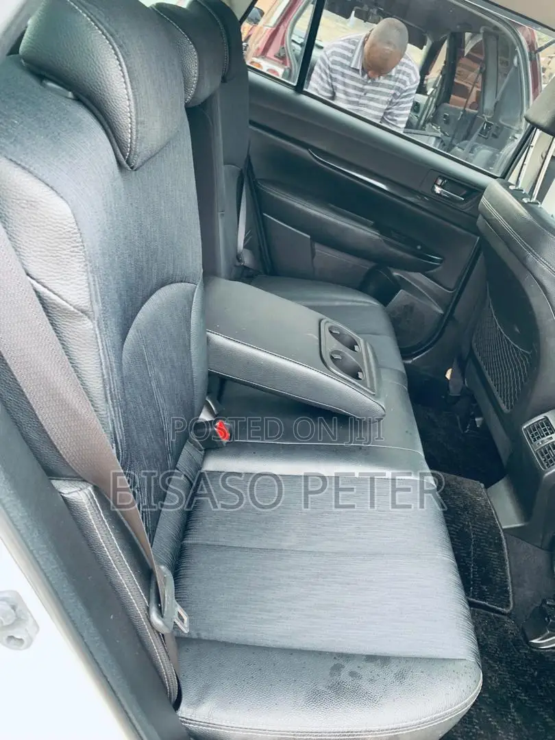 Subaru Outback 2.5i Premium 2012 White