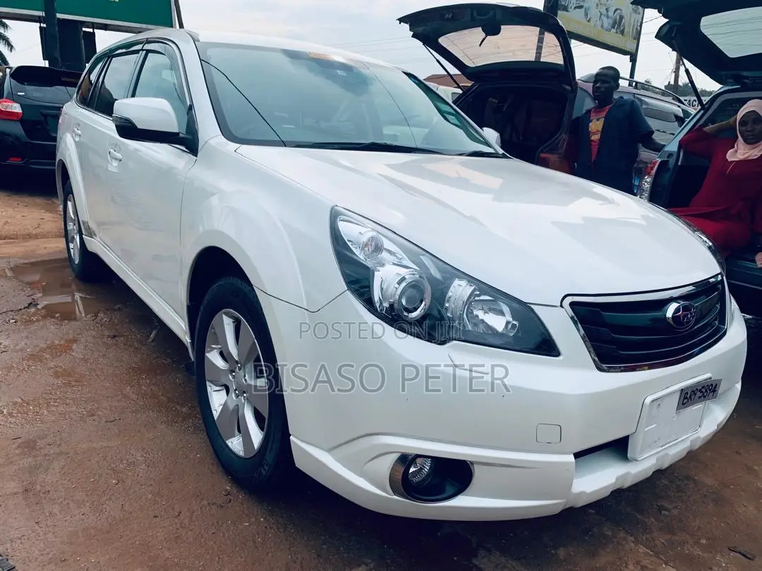 Subaru Outback 2.5i Premium 2012 White