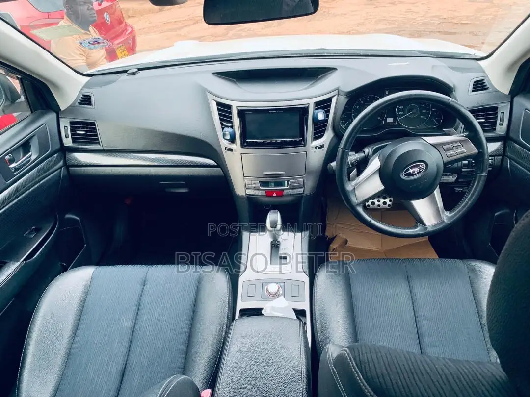 Subaru Outback 2.5i Premium 2012 White