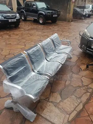 Silver /Black Colour Cushion Waiting Chair 4 Seater