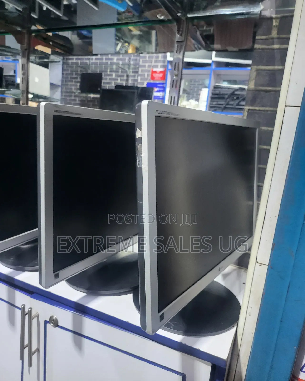 22 Inches LG Monitors Available at Only 