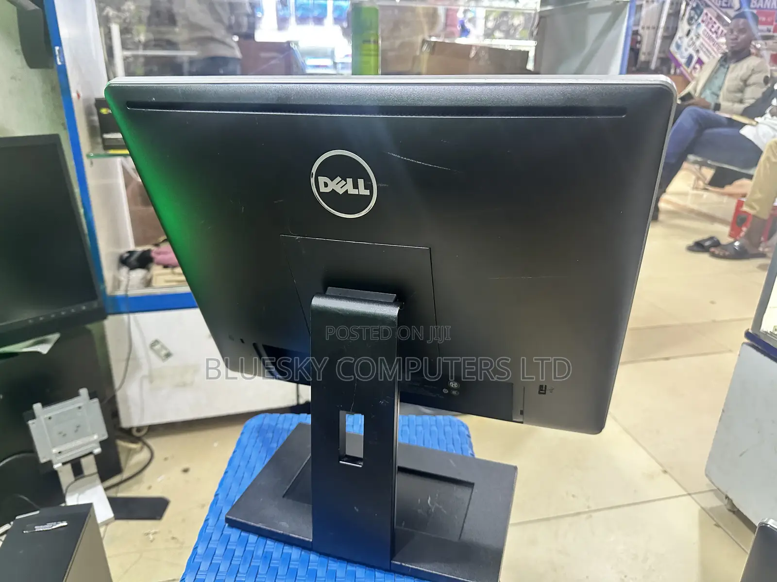 19 Square Slim Monitor