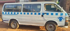 Toyota HiAce 2001 White