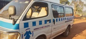 Toyota HiAce 2001 White