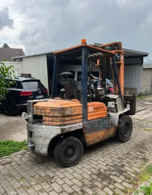 Forklift 50%