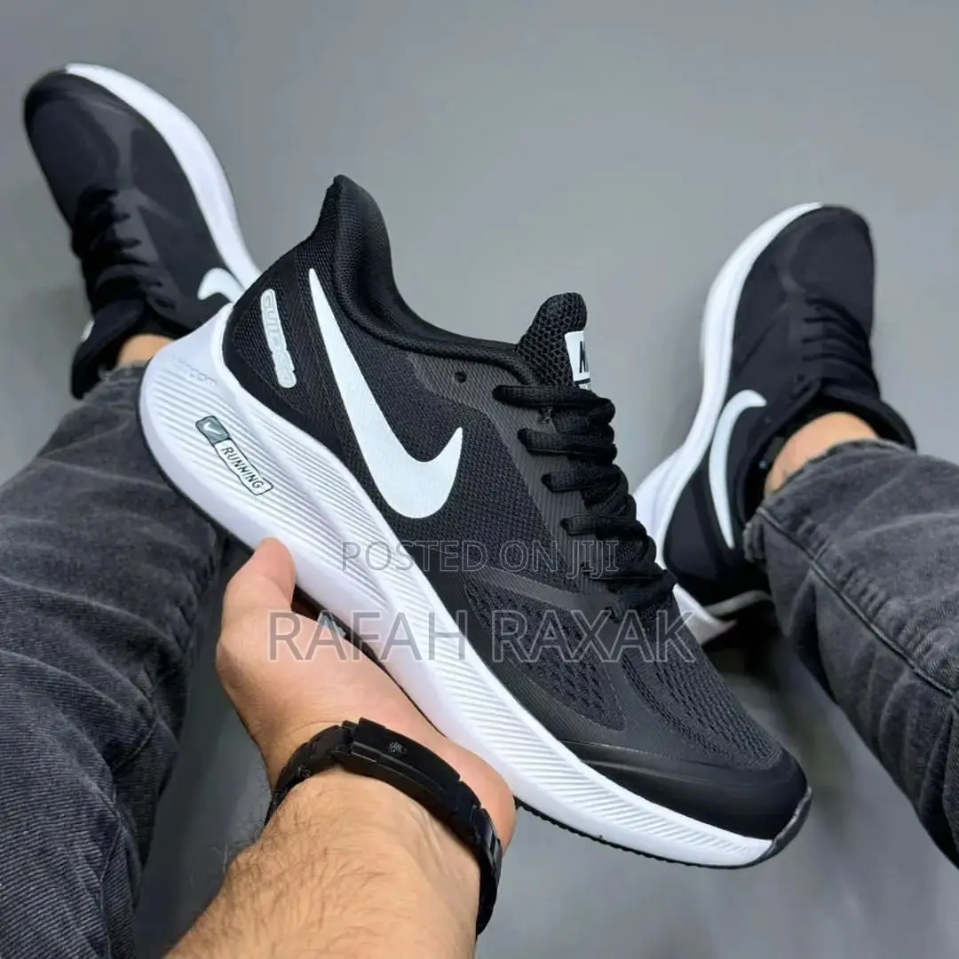 Original Black/White Nike Zoom Guide 10 Running Sneakers