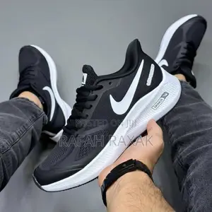 Original Black/White Nike Zoom Guide 10 Running Sneakers