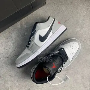 Air Jordan 1 Low Light Smoke Grey