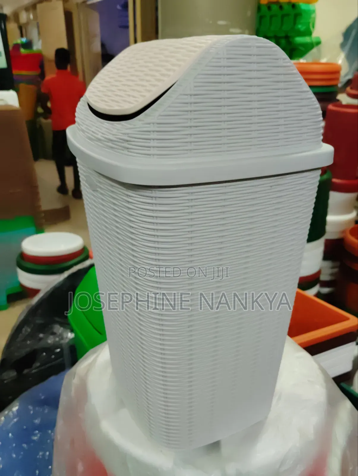 Dust Bin Medium, Swing