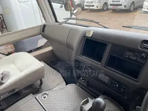 Mitsubishi Fuso Rosa 2011 Red