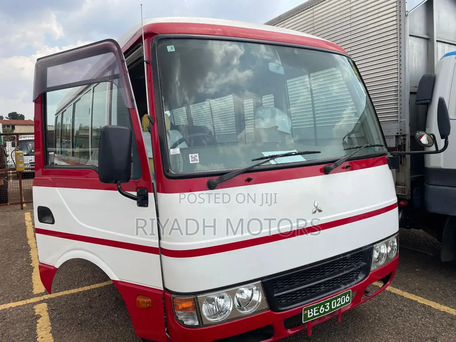 Mitsubishi Fuso Rosa 2011 Red