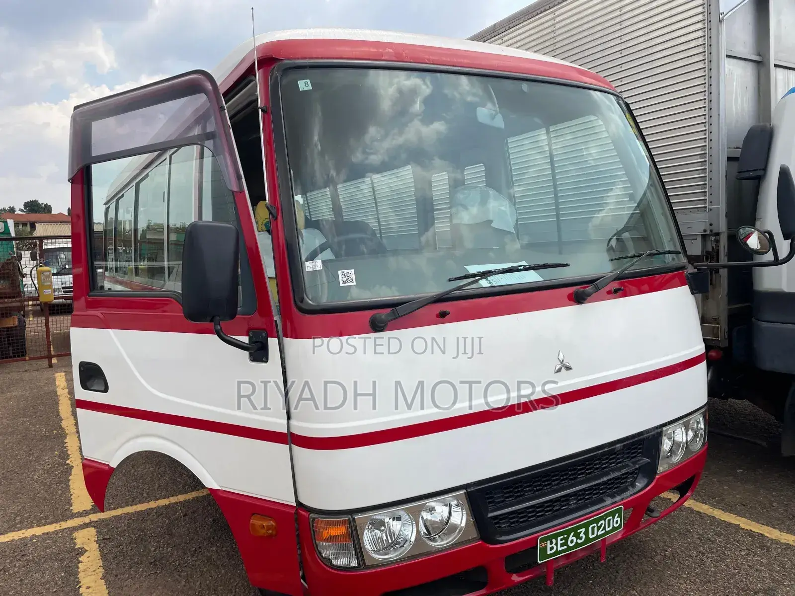 Mitsubishi Fuso Rosa 2011 Red