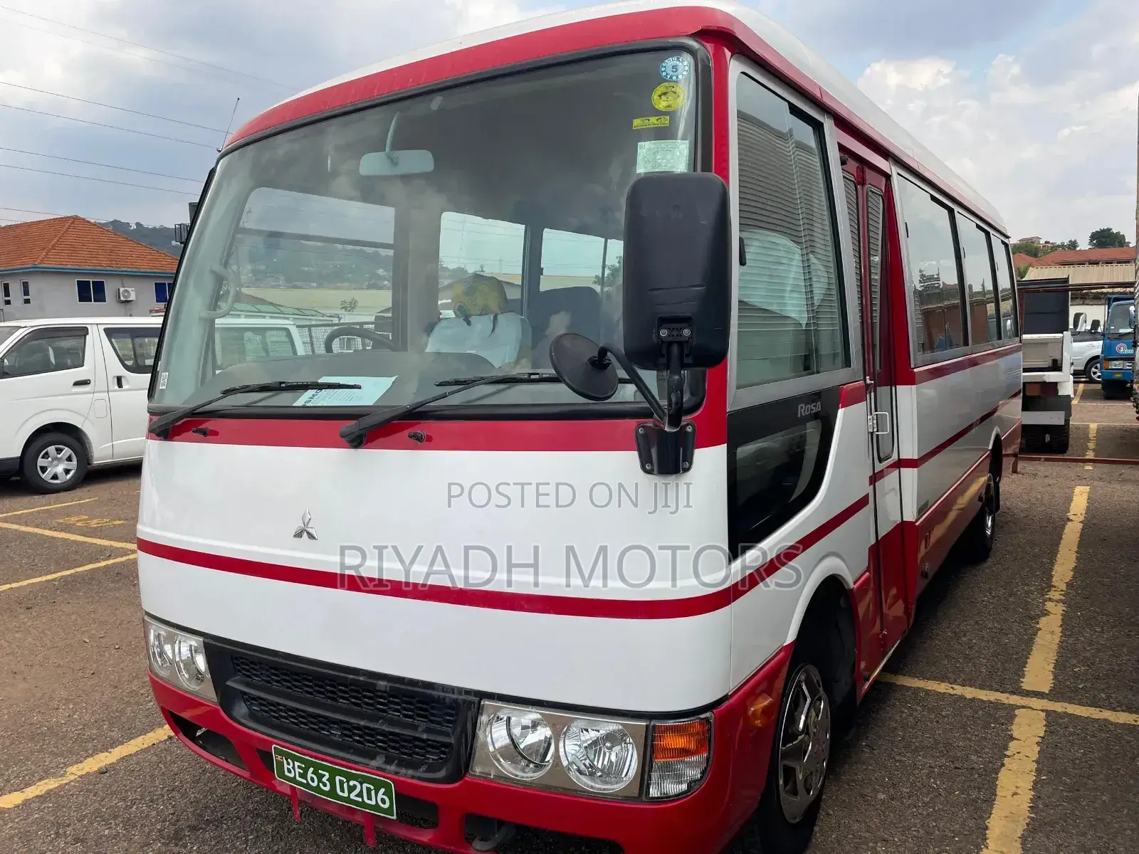 Mitsubishi Fuso Rosa 2011 Red