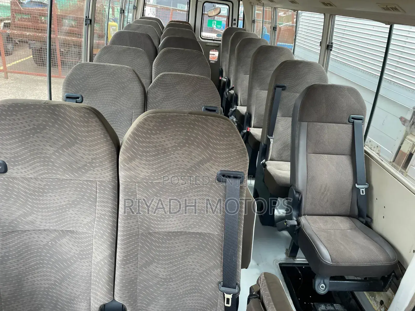 Mitsubishi Fuso Rosa 2011 Red