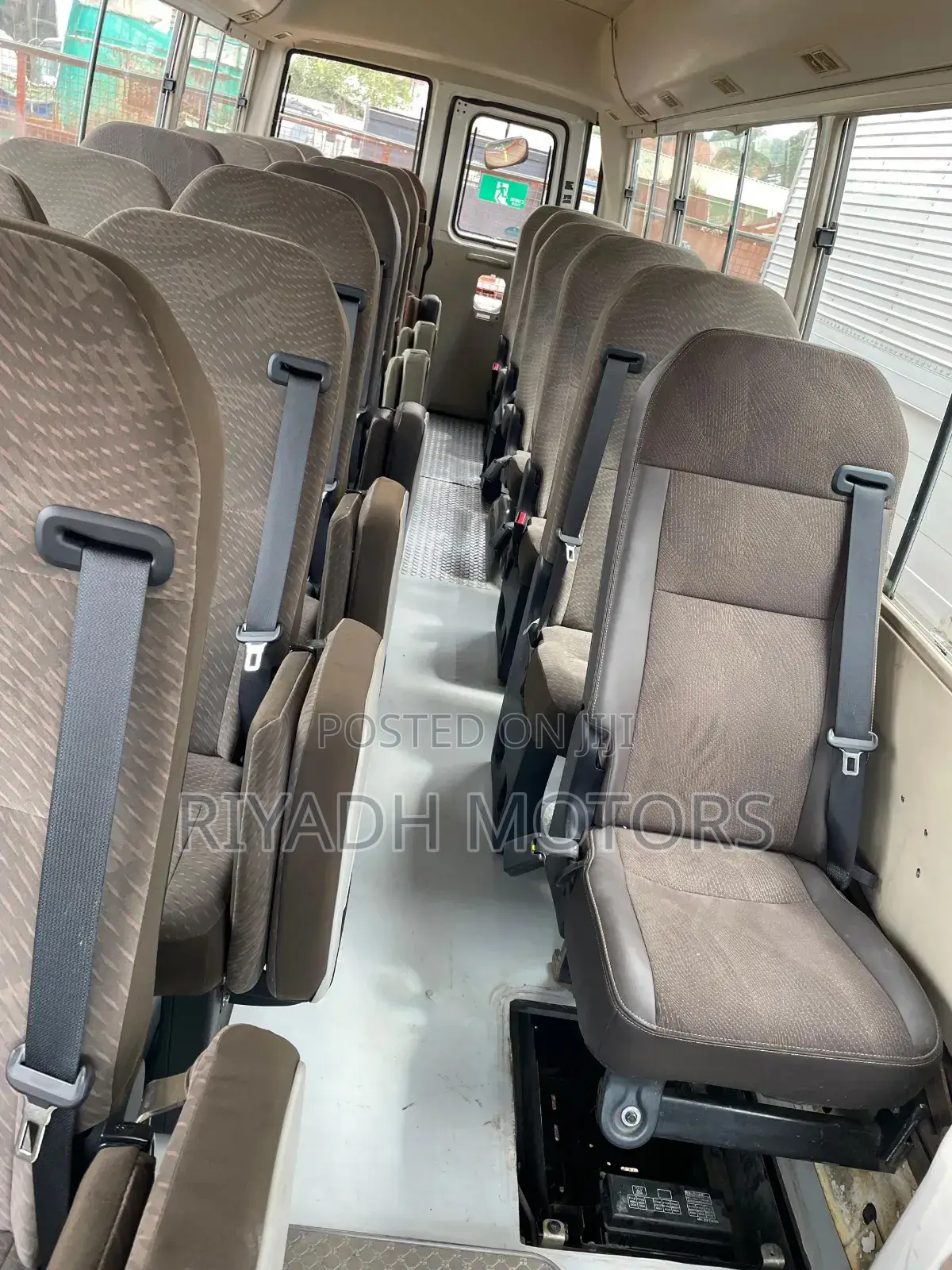 Mitsubishi Fuso Rosa 2011 Red