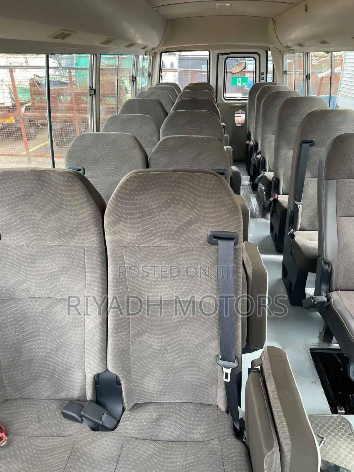 Mitsubishi Fuso Rosa 2011 Red
