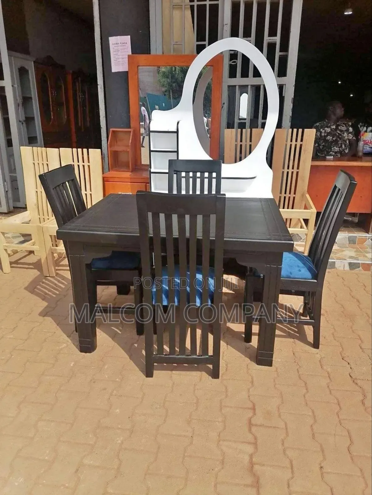 Four Seater Dinning Table