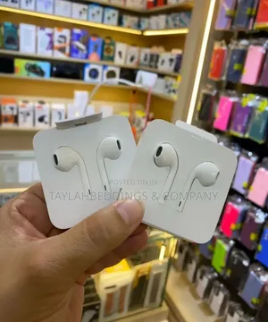 Apple Earpods With Lightning Connector