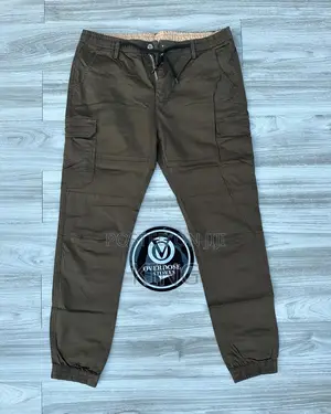 Classic Brown Cargo Trousers in Kaki