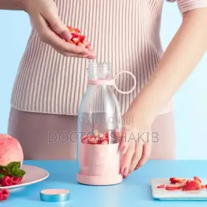 1pc Cute Bottle Shaped Design Portable Wireless Juicer