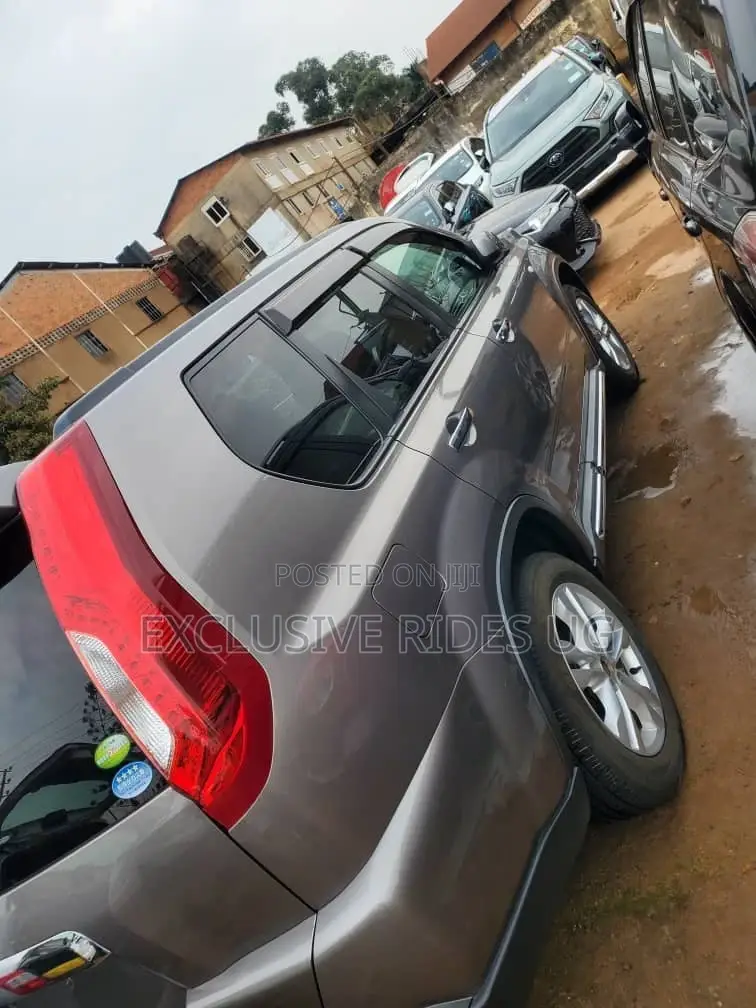 Nissan X-Trail 2012 Gold