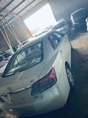 Toyota Premio 1.8 AWD 2017 White