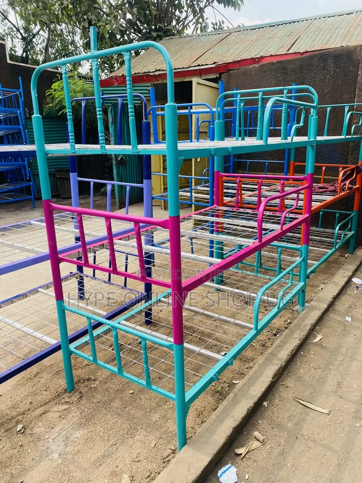 Different Colours Decker Beds