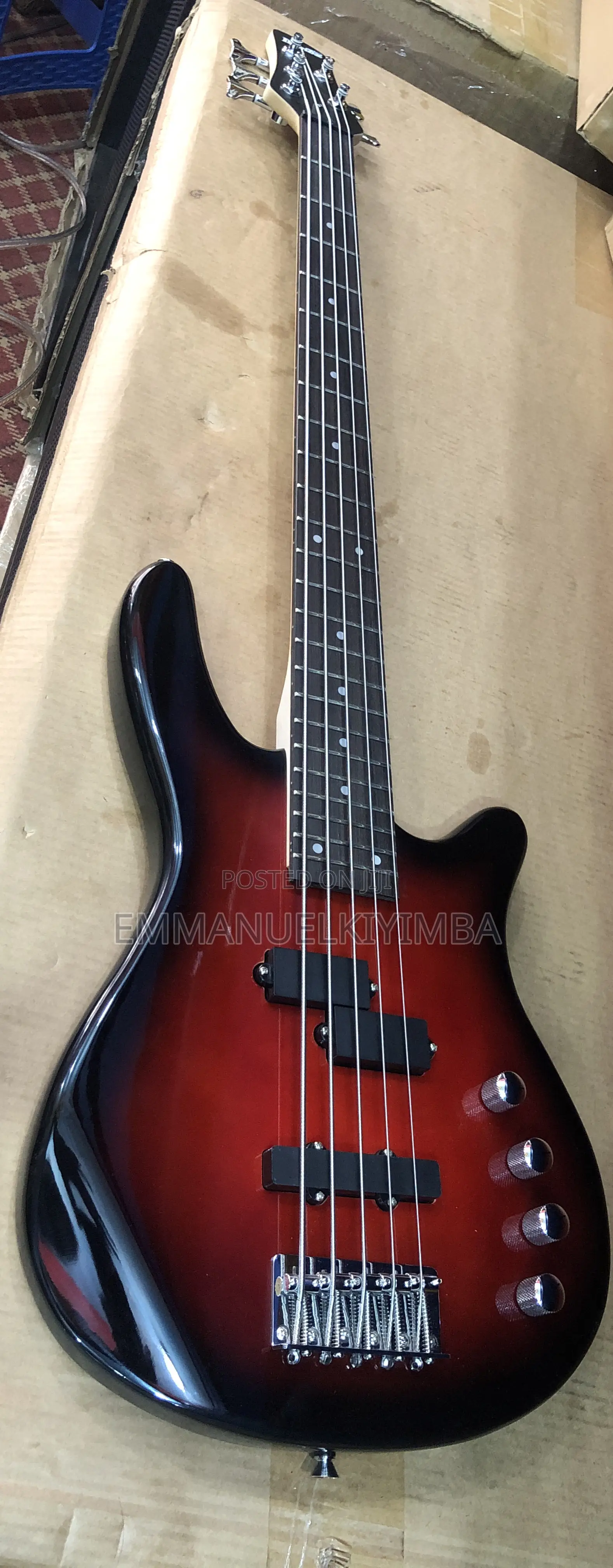 5strings Base Guitar