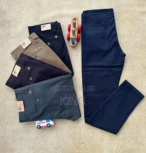 Kaki Men Fit Trousers. Classy
