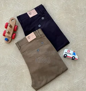 Kaki Men Fit Trousers. Classy