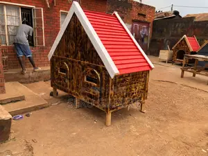 MJJJHHHVB in 0ne Dog House