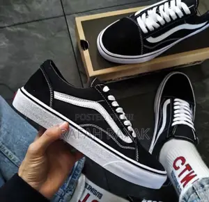 Original Black/White Vintage Vans Off the Wall Sneakers
