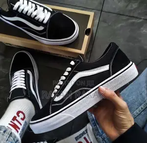 Original Black/White Vintage Vans Off the Wall Sneakers