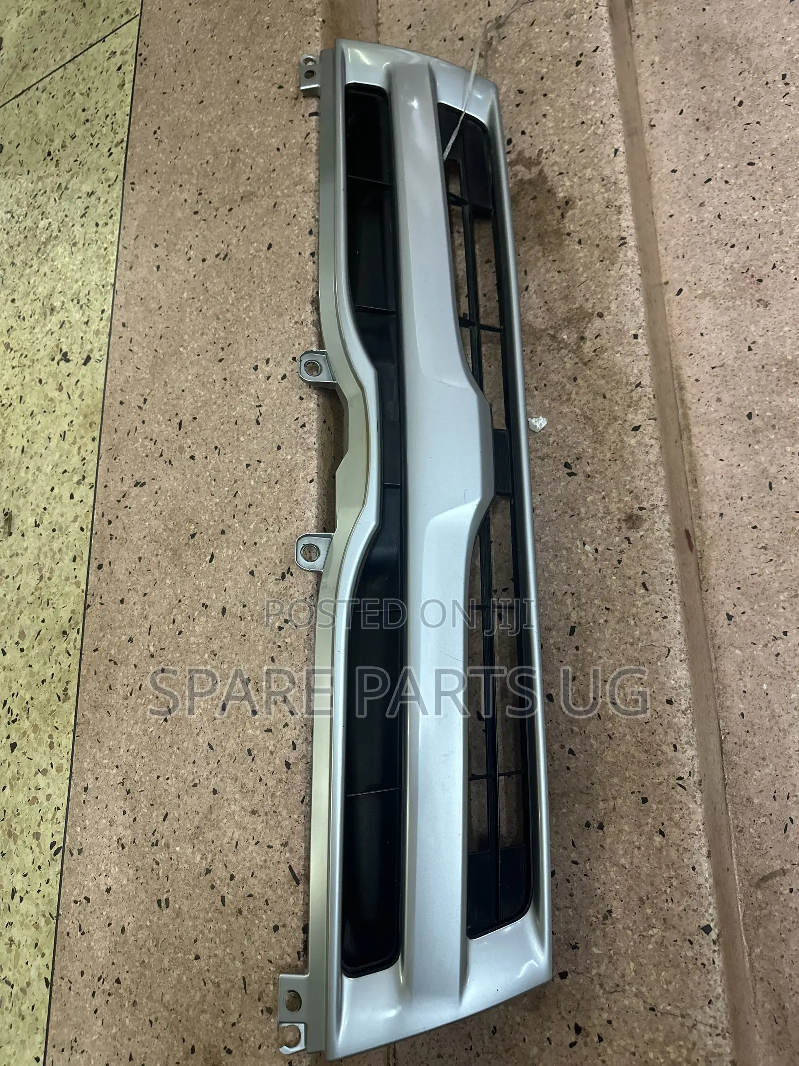 Hiace Drone / Cube 2010 - 2013 Grille