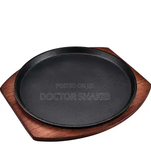 Nonstick Round Pizza Pan With a Wooden Base