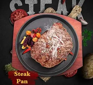 Nonstick Round Pizza Pan With a Wooden Base