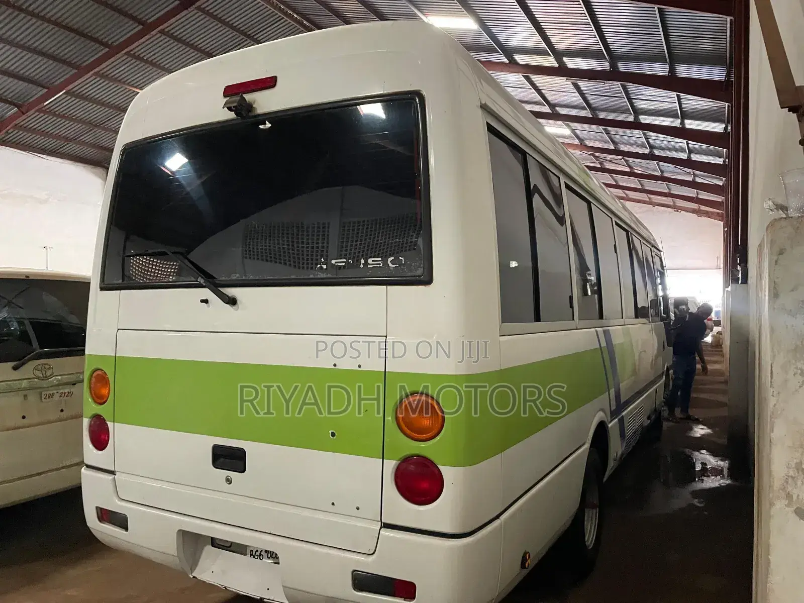 Mitsubishi Fuso Rosa 2009 White