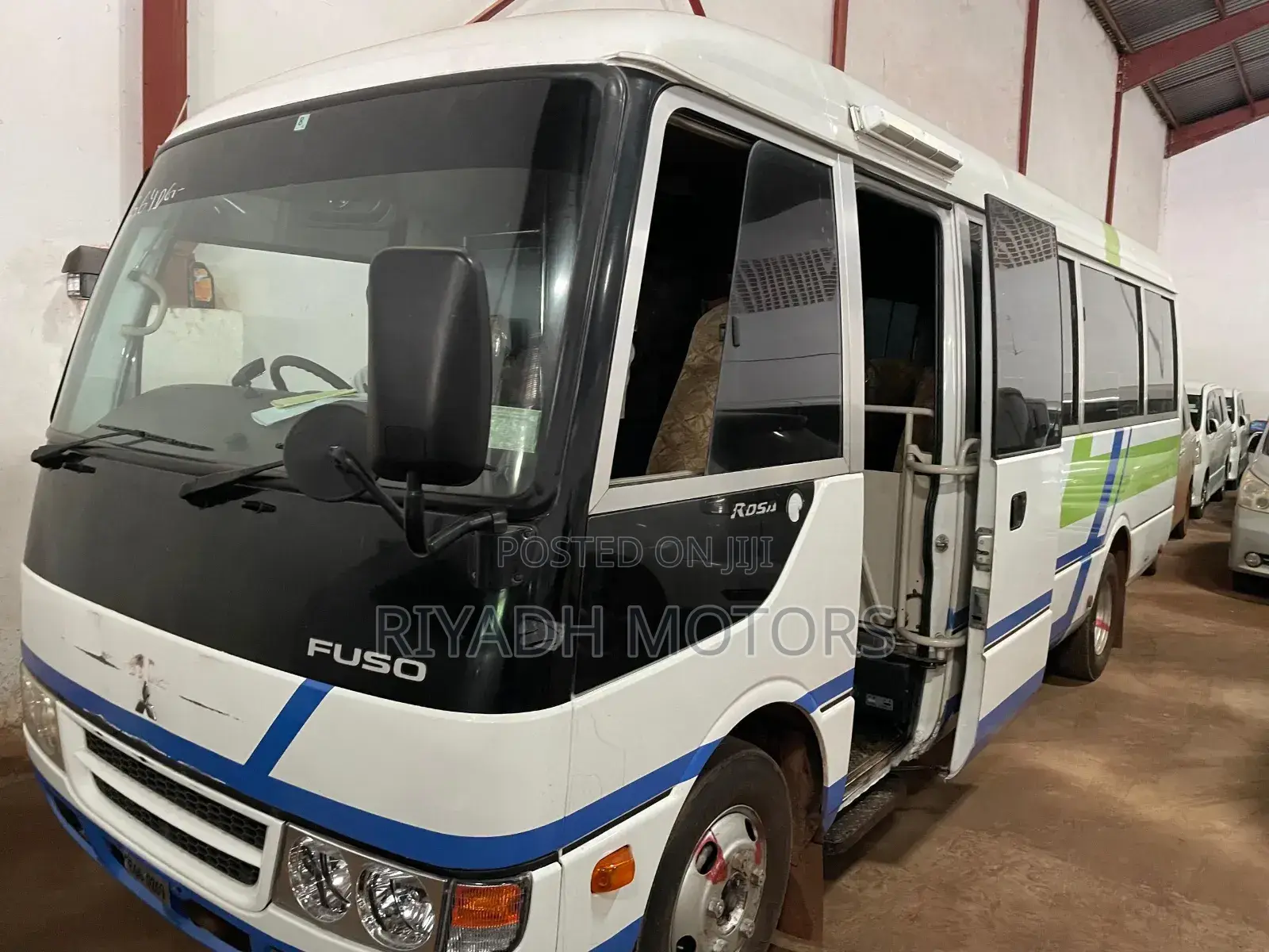 Mitsubishi Fuso Rosa 2009 White